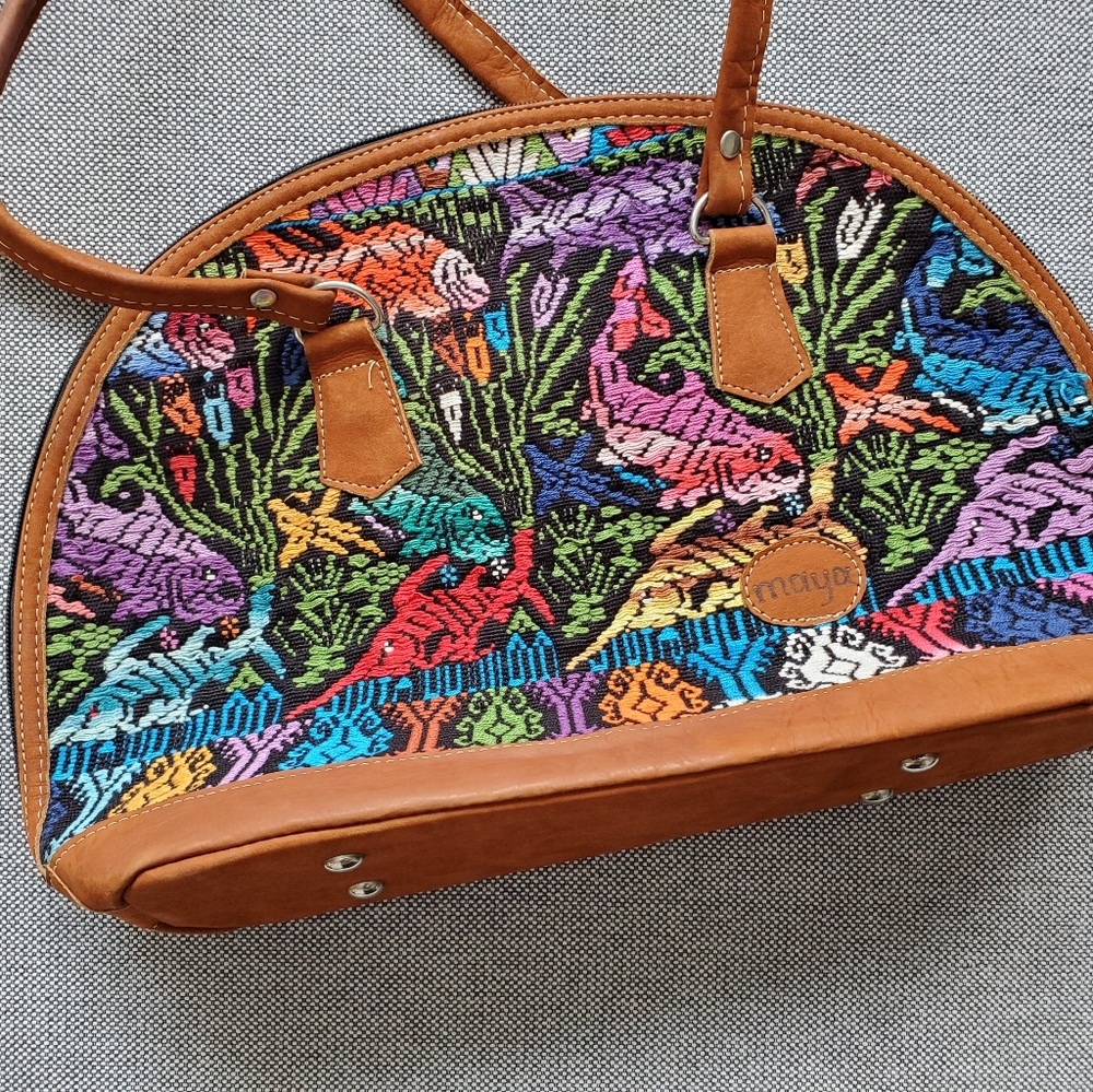 Woven Shoulder Purse - Picture 2 of 6